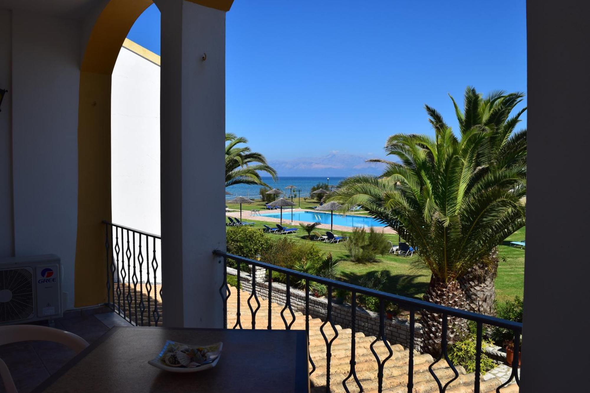 S&C Kosmos Beach Resort Roda  Bagian luar foto